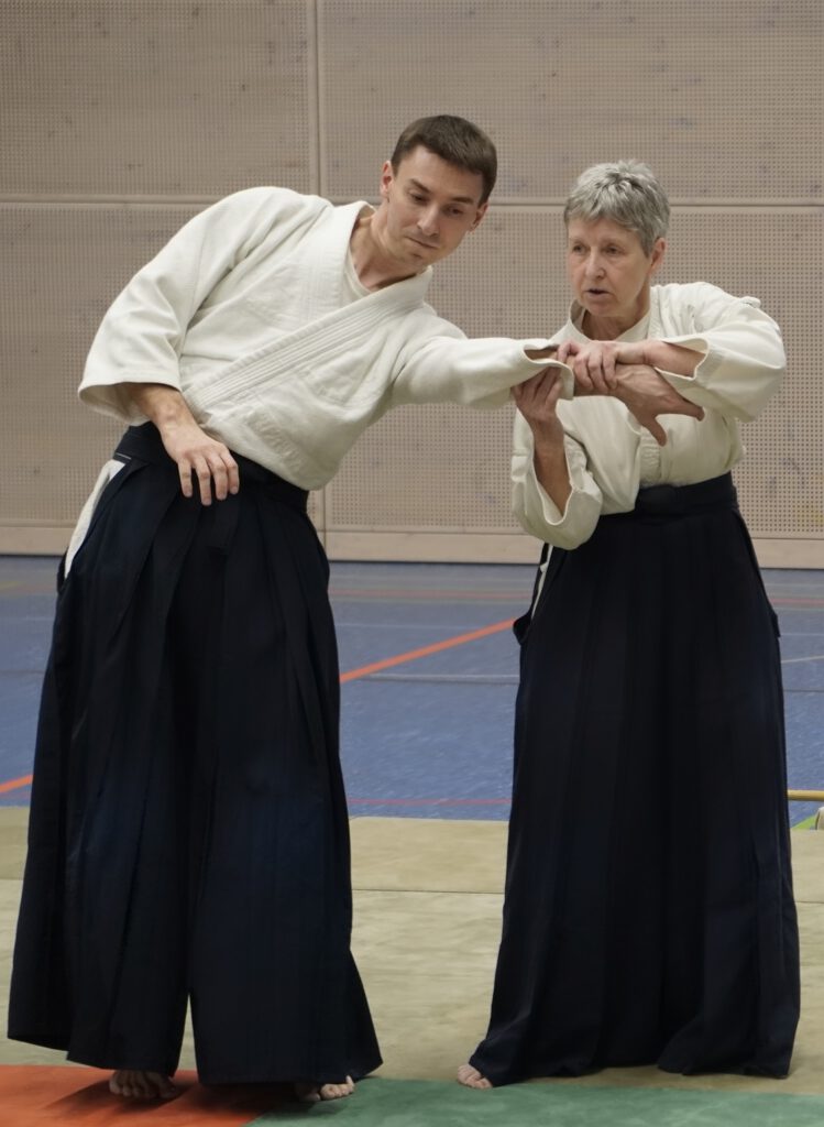 Shihonage, gezeigt von Kato Bauer, 5. Dan Aikido